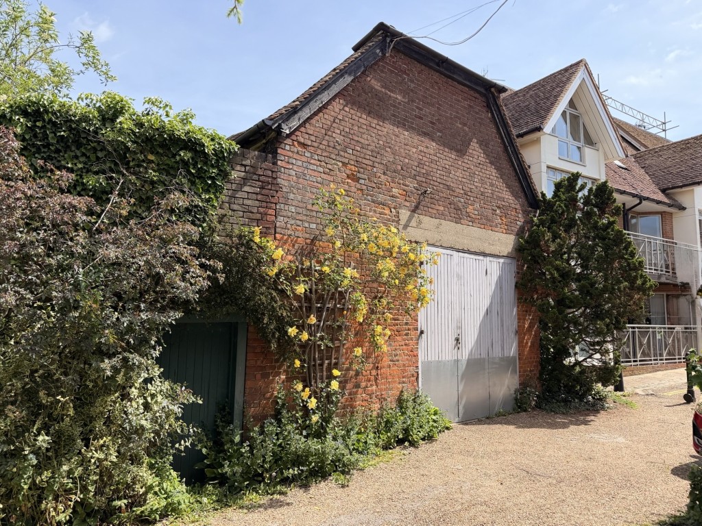 Lot: 97 - BARN WITHIN CITY WALLS WITH PLANNING APPLICATION SUBMITTED FOR CONVERSION - The Barn Front 2